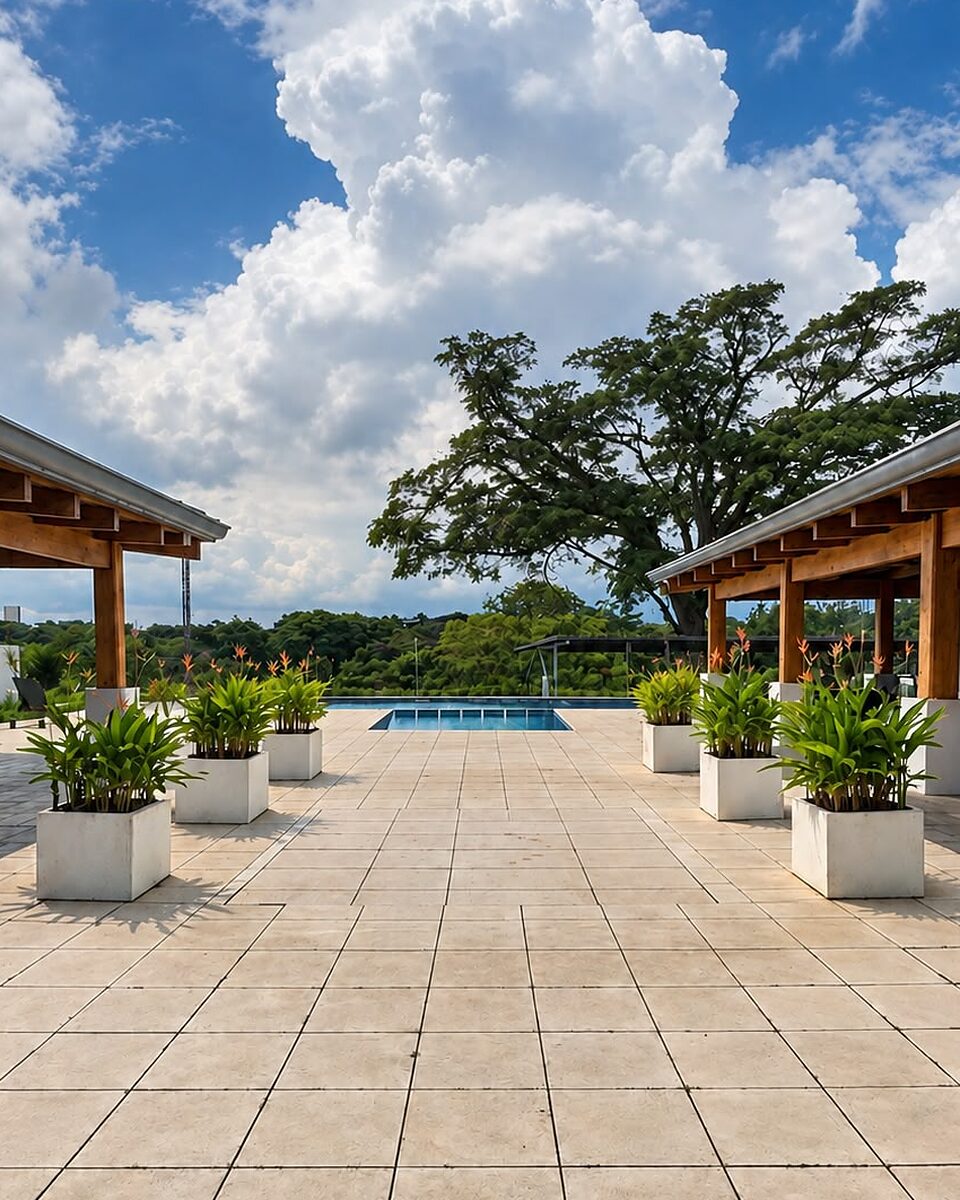 Terraza con piscina en una propiedad gestionada por Mr. Property